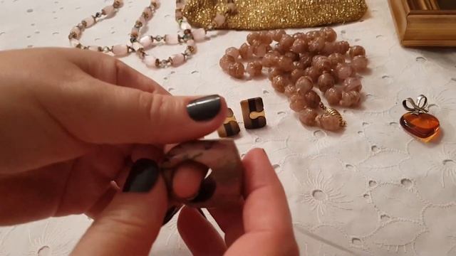 Что нашли на барахолке? Покупки с блошиного рынка ,винтажные украшения ,чешские бусы.