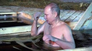 Владимир Путин принял участие в традиционных крещенских купаниях в проруби в Тверской области