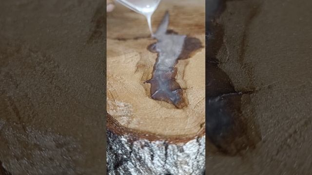 Прикроватный столик из эпоксидной смолы в работе смотреть онлайн