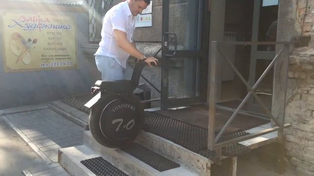 Как поднять по ступенькам моноколесо EcoDriveMoto(Toxozers, Forthgoer) смотреть онлайн