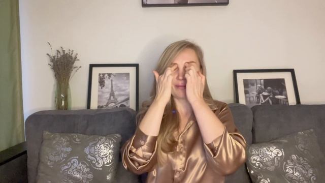 Как ОМОЛОДИТЬ область вокруг глаз и УСИЛИТЬ ДЕЙСТВИЕ КРЕМА: показываю точки красоты #массажлица смотреть онлайн