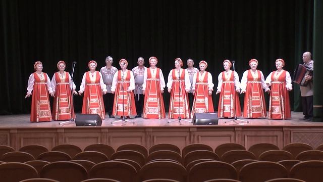 Народный самодеятельный коллектив хор русской песни «Тогучинские рассветы»-«А на селе гармонь поёт"
