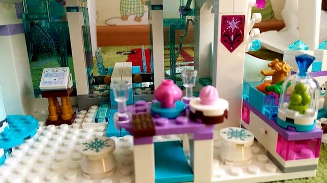 Играю в лего( замок Эльзы)