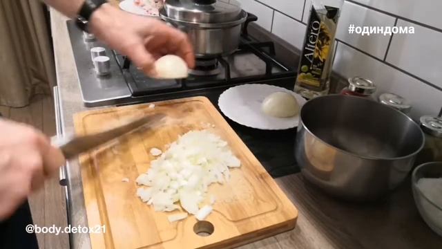 Куриные крылышки с луком смотреть онлайн