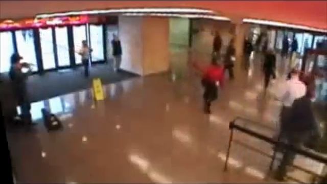 Джошуа Белл сыграл в метро на скрипке Страдивари