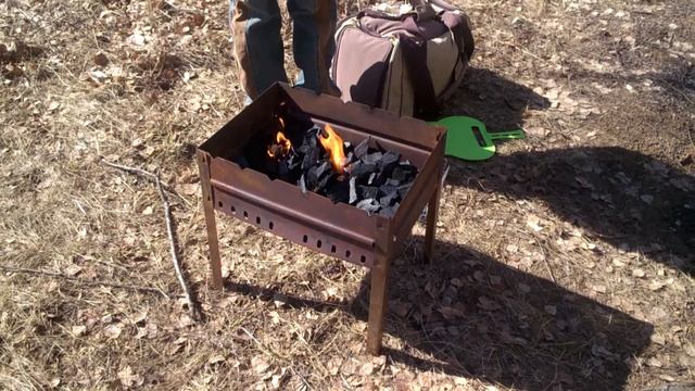 Разжигание мангала "Супер-роллами для розжига" смотреть онлайн