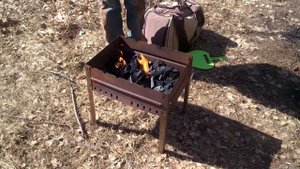 Разжигание мангала "Супер-роллами для розжига"