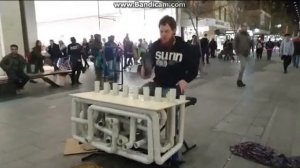 Шикарная игра на инструменте из канализационных труб