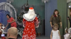 Дед Мороз на утреннике зажигает