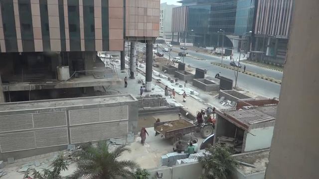 Девушки в сари носят мешки - Delhi, India смотреть онлайн