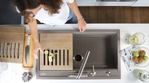 Удобные «помощники» на кухне: фильтр для воды, измельчитель пищевых отходов, дозатор и доска