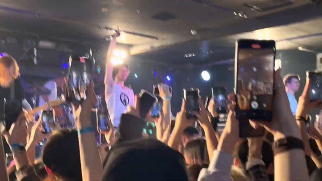 рисую разные стрелки: КОНЦЕРТ ПОШЛОЙ МОЛЛИ, сэконды, работа, ноготочки, жизнь! смотреть онлайн