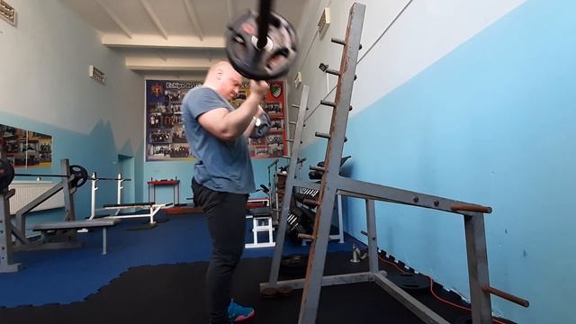 топ 2 упражнения на бицепс. Накачай бицепс всего за 10 мин, и тебе будет завидовать сам Смаев. смотреть онлайн