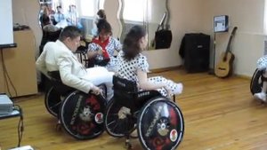 Танец в инвалидных колясках