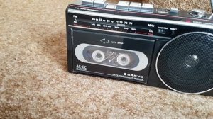 Мини магнитола Sanyo M2670F видеообзор работоспособности