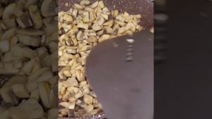 Салат "Рижский" оригинальный классический рецепт с сельдью.  Мужчины точно оценят.