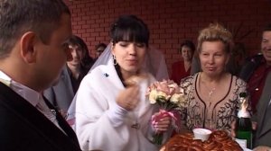 Свадебный каравай для молодых, встреча новобрачных