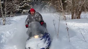 Снегоход POLARIS WIDETRAK LX утонул в снегу