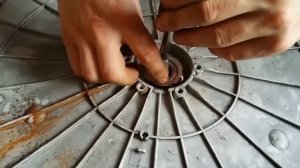Ремонт стиральной машины " Whirlpool  AWE 6415/1"с вертикальной загрузкой,замена подшипника.