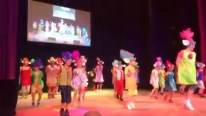 танец троллей