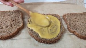 Горячий бутерброд с сыром тофу / быстрый завтрак