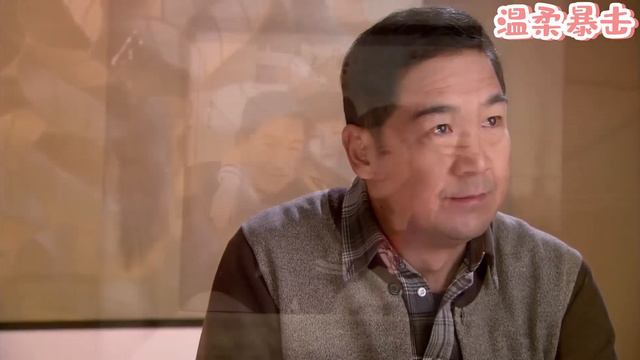 【熱劇推薦】小三摟着丈夫在妻子面前炫耀，怎料妻子不哭不鬧，1句話嚇尿狗男女！#短剧 #复仇