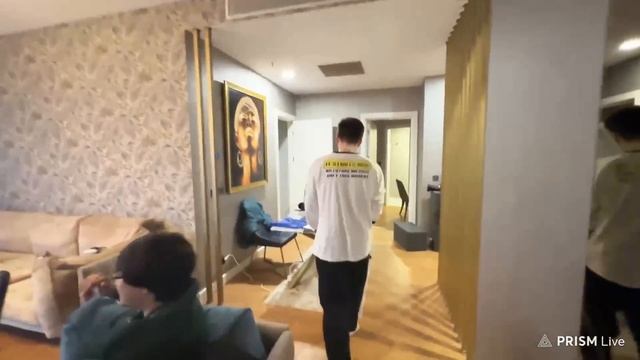 БУСТЕР ПОКАЗЫВАЕТ КВАРТИРУ ПОПУЛЯРНОГО СНГ СТРИМЕРА / РУМ ТУР КВАРТИРЫ БУСТЕРА