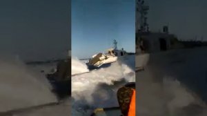 Пограничные катера пытаются задержать лодку с браконьерами. (часть №1)