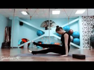 Навасана -поза лодки. Navasana