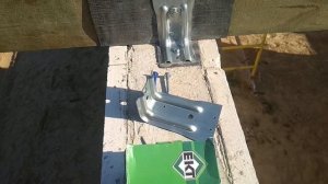 Один из способов крепления балок перекрытия вальмовой крыши