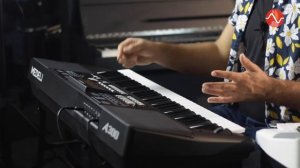Medeli A300 - keyboard demo by Tom (with subtitles)