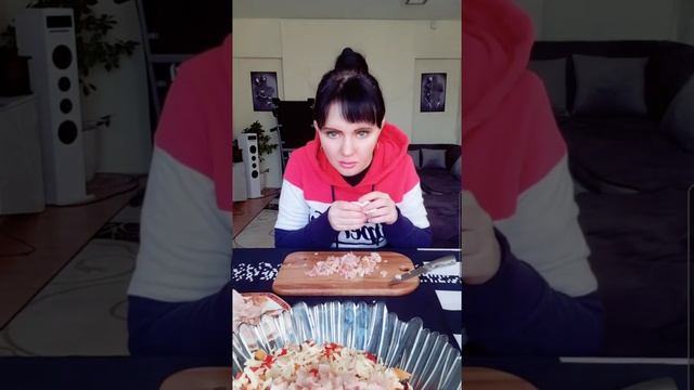 Готовим вкусный фасолевый салат с ( копчёной курицей.) 2023 смотреть онлайн