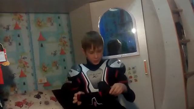 КАК ПРАВИЛЬНО ОДЕВАТЬ ХОККЕЙНУЮ ФОРМУ. смотреть онлайн