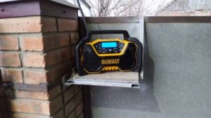 Мощная мини Аудиосистема. Теперь можно кайфовать в гараже, на природе и на стройке. DCR029