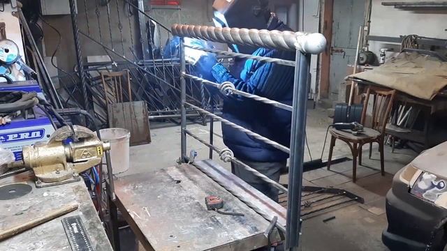 Перила для лестницы своими руками, подгон без примерки! смотреть онлайн