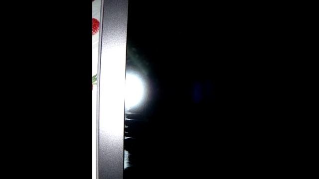 Странные трещины на экране смотреть онлайн