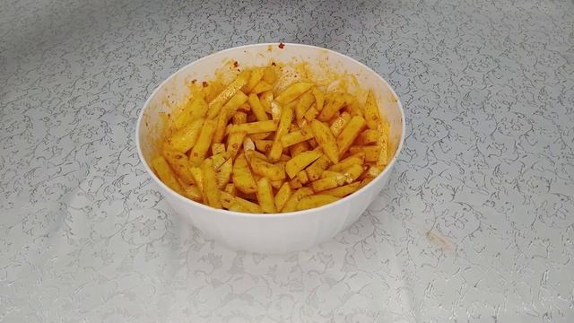 2 простых рецепта картошки со специями в духовке. Картошка по деревенски. Картошка фри в духовке.