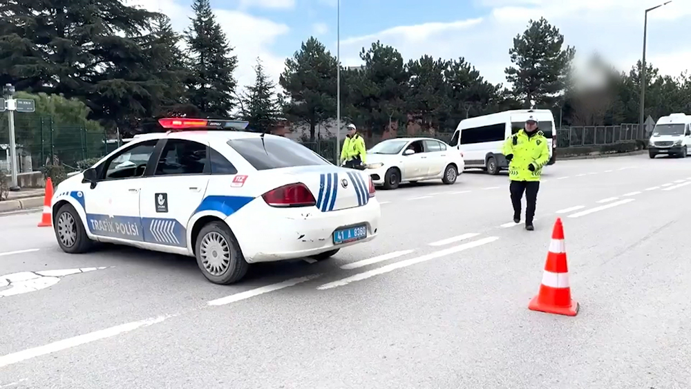 На заводе в Турции неизвестный мужчина взял заложников / События на ТВЦ