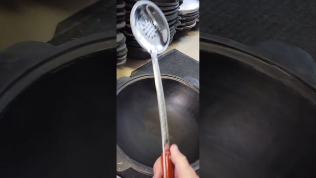 Казан чугунный Узбекский й 12л с шумовкой?#казан#чугунныйказан#узбекскийказан#казаннаманган#чугун