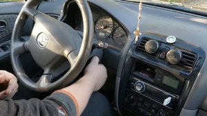 Как завести машину с толкача если разрядился аккумулятор