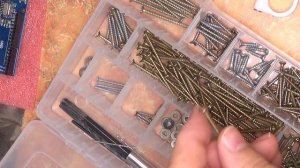 Укладка кабелей под столом