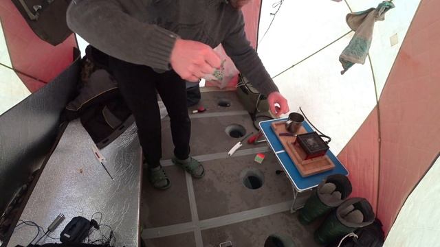 РУЗА! МЫ ЖДАЛИ ЕГО СУТКИ И ОН ПРИШЕЛ... РЫБАЛКА С НОЧЕВКОЙ С 31 НА 1. смотреть онлайн