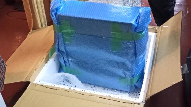 Распаковка посылки с Японии для мастера (усилитель Onkyo Integra 2001) смотреть онлайн