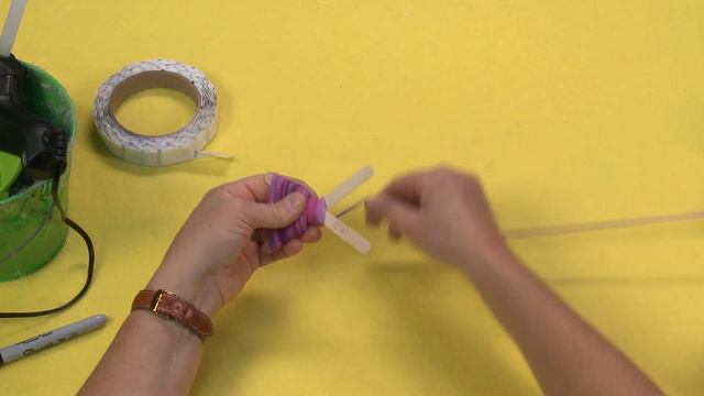 How to Make a Yarn Butterfly | Sophie's World смотреть онлайн
