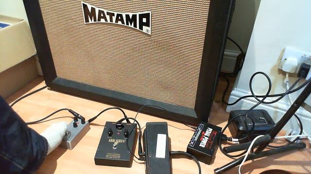 BYOC 855 Drive vs Sovtek Big Muff shootout смотреть онлайн