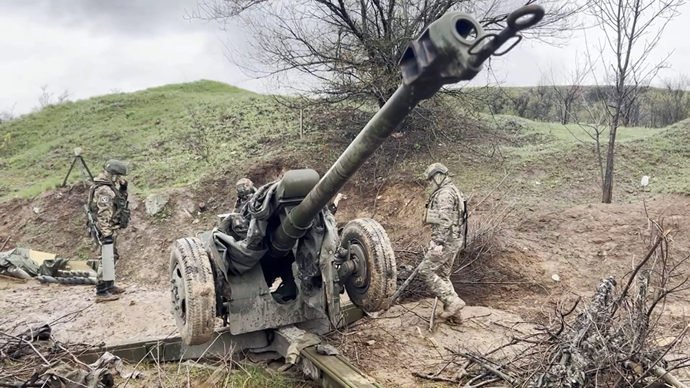 В одиночку ликвидировал группу боевиков: новые подвиги российских военных / События на ТВЦ