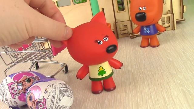 Кеша и Лисичка ПОМЕНЯЛИСЬ ДОМАМИ! КУКЛЫ ЛОЛ СЮРПРИЗЫ! Мультики с игрушками Ми-ми-мишки