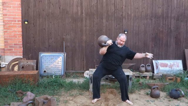 4 ПУДА!65 КГ!СТАРИННАЯ ГИРЯ ИВАНА БЕРИТАШВИЛИ!СИЛОВОЙ РЫВОК СИДЯ И ЖИМ смотреть онлайн