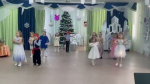 Танец - вход на новогодний утренник
