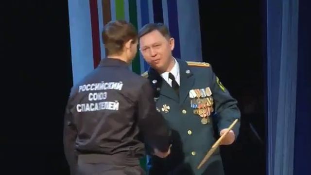 Спасателей ЕАО поздравили с профессиональным праздником на торжественном собрани смотреть онлайн